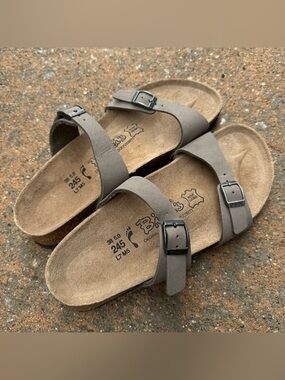 Birkis Two Strap Sandals Slides Women’s US 7 38 Tan Brown Adjustable Birkenstock